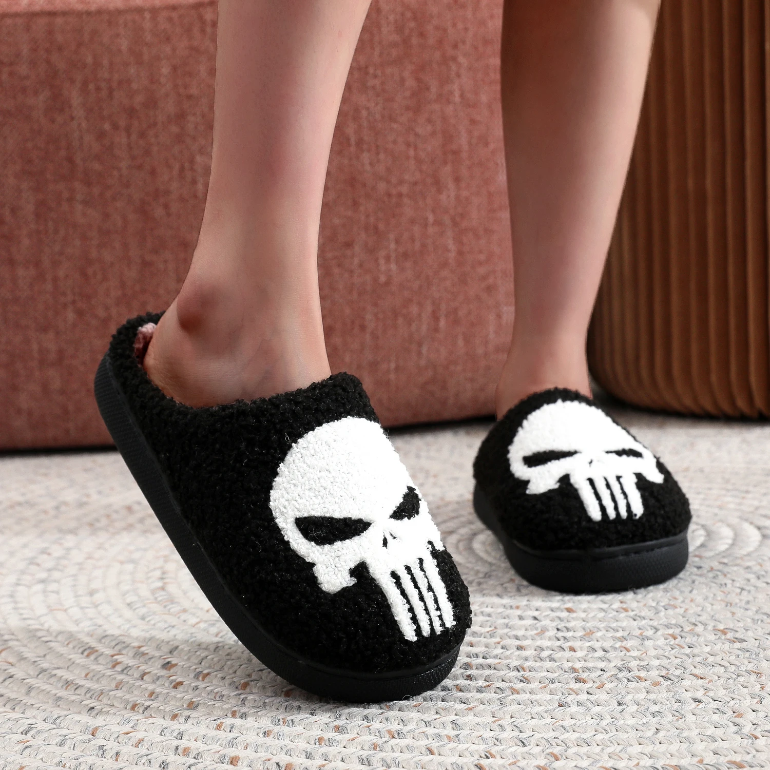 Punisher Skull Pattern Fashion Embroider Plush Home Thick-Soled Comfortable Woolen Cotton Slippers Personalized Warm Non-Slip Indoor Slippers for Men and Women Can Wear Halloween Christmas Gifts - Image 5